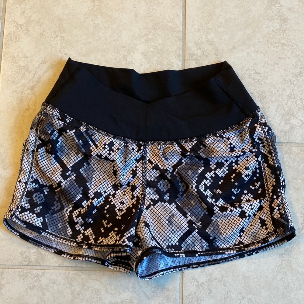 Lululemon running shorts 2 like new